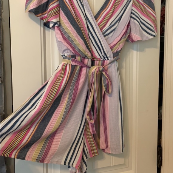 Colorful romper size small - Picture 1 of 4